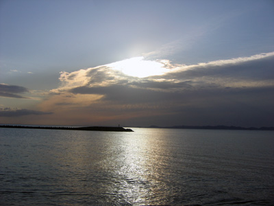 夜明けの海