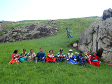 モンゴルの草原にて遊牧民と金博士